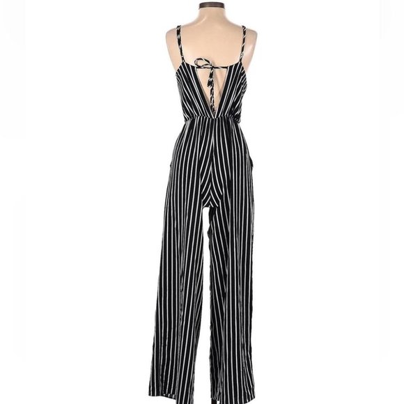 MM Women Black Jumpsuit L NWT dillards overalls - Picture 2 of 3
